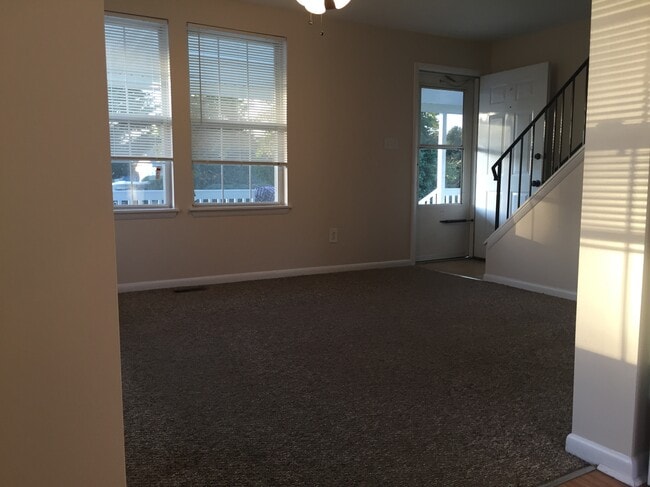 Building Photo - 166 N River Dr