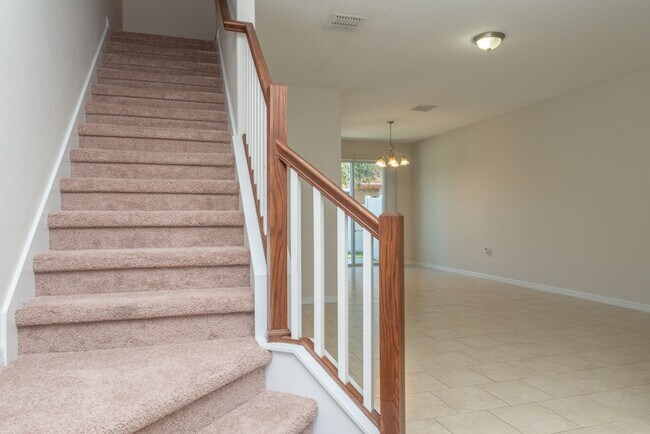Building Photo - Newly listed! 3 Bedroom, 2.5 Bathroom town...
