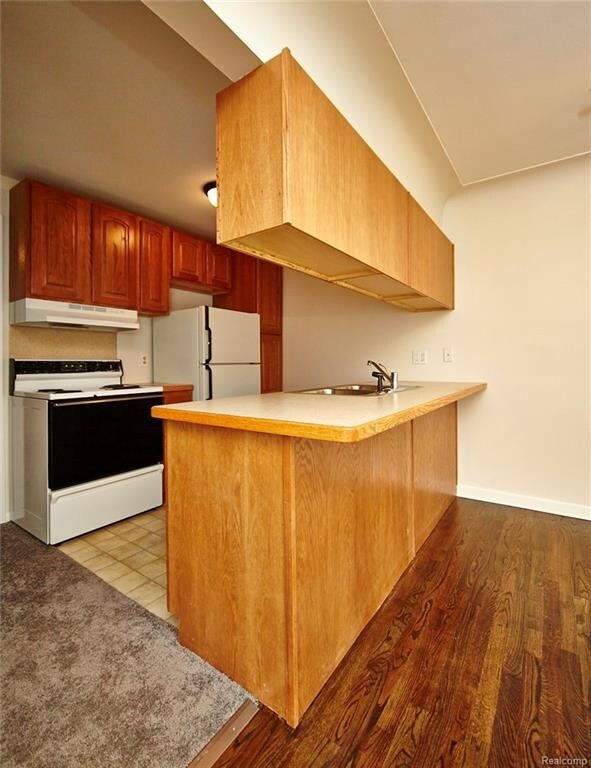 Foto del edificio - 995 N Cass Lake Rd