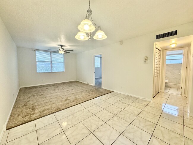 Building Photo - 3910 Crystal Lake Dr
