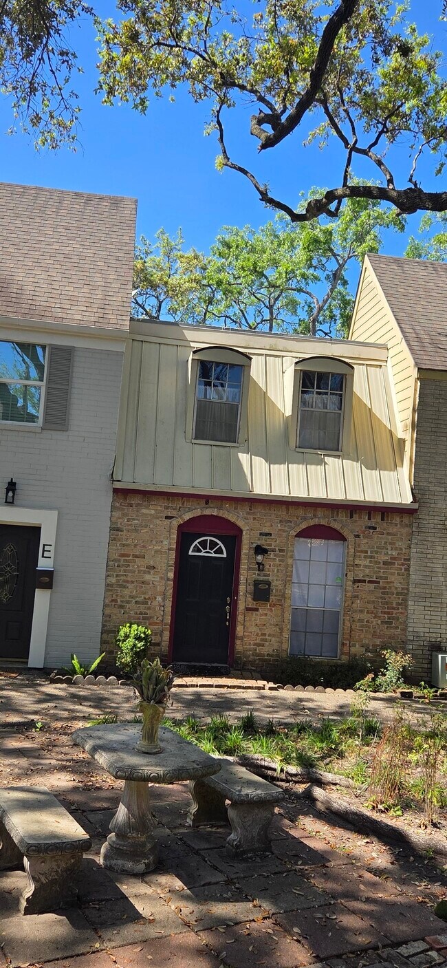 Building Photo - 5217 Arboles Dr
