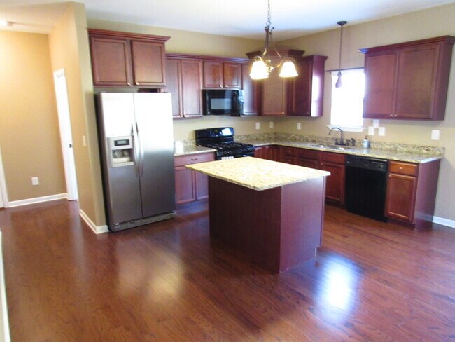 Building Photo - Delvin Downs 4 bedroom 2.5 bathroom w/ 2 c...