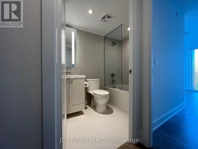 Photo du bâtiment - 575-1575 Bloor St E