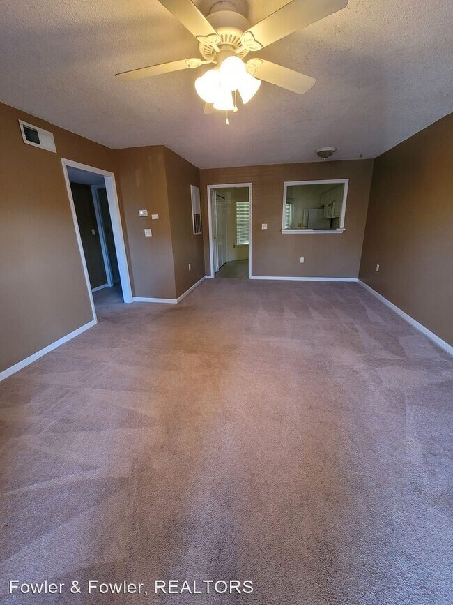 Building Photo - 2640 Ingleside Dr