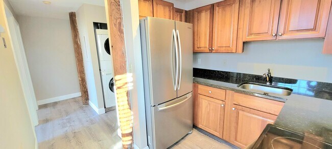 Building Photo - 2 Manchester St