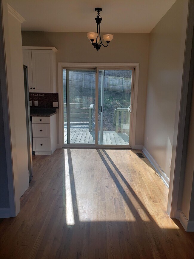 Building Photo - 1028 Nottingham Dr