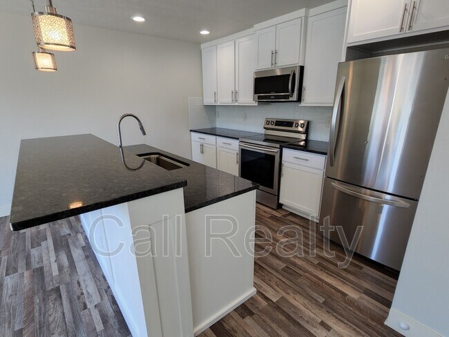 Foto del edificio - 821 N Johnson Rd