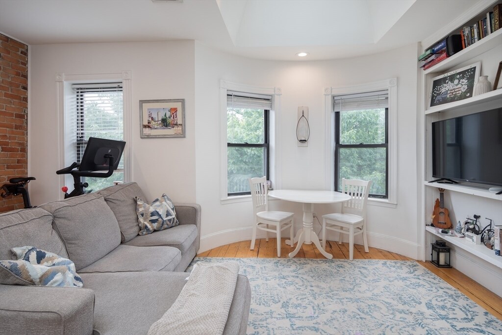 Foto principal - 221 W Newton St
