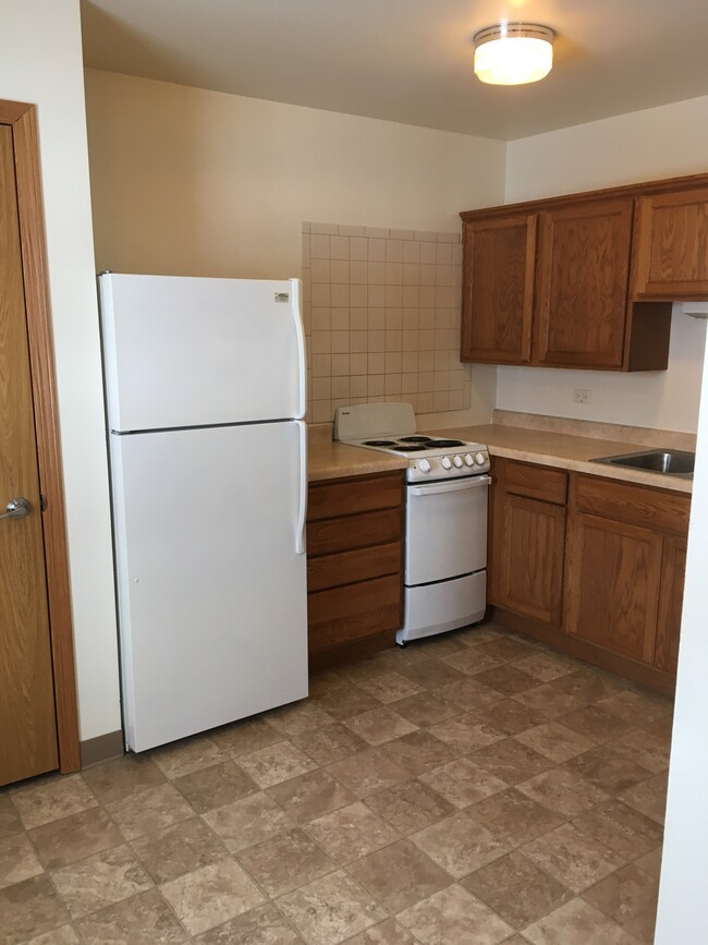 Kitchen - 100 E Maple St