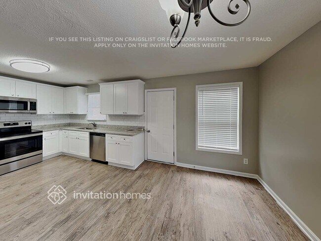 Building Photo - 3785 Pine Village Pl