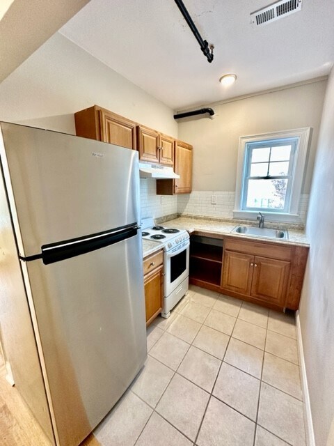Primary Photo - 20 Trident St