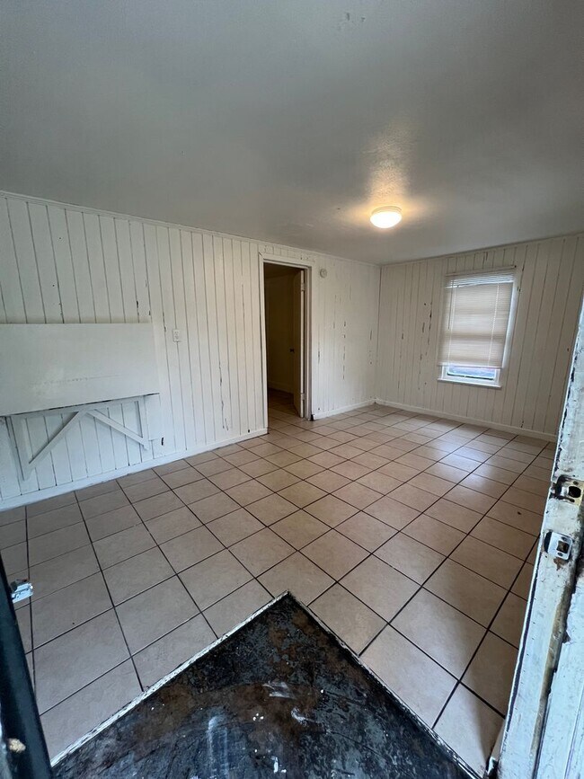 Foto del edificio - Rear 1 Bedroom Separate Unit Home