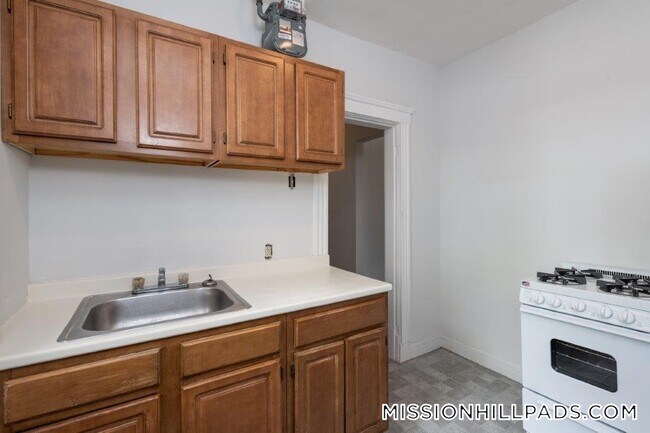 Building Photo - 49 Worthington St