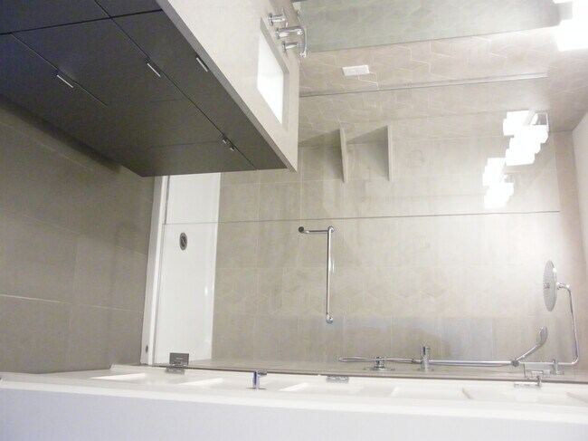 Master Bath with heated floors - 1005 W Howe St