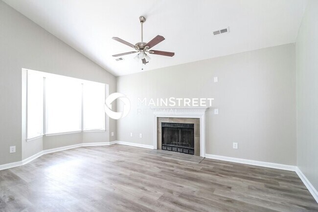 Foto del edificio - 3 Bedroom Pet-Friendly Home in Greensboro, NC with Main Street Renewal