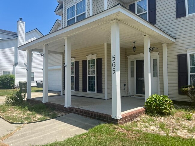 Building Photo - 565 Batty Way