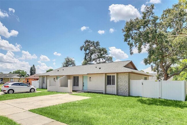 Foto del edificio - 2734 Coral Reef Dr