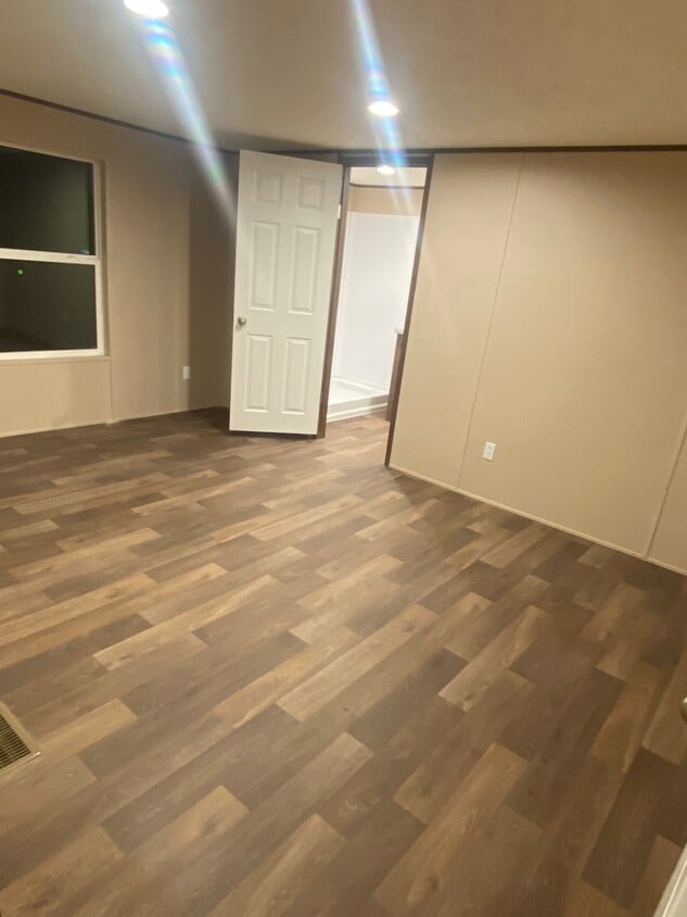 Foto principal - 339 Water Brook Dr