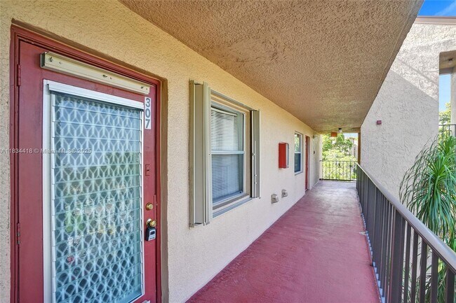 Foto del edificio - 370 NW 76th Ave