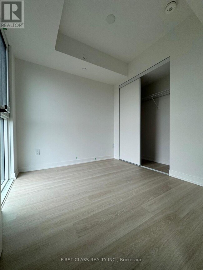 Photo du bâtiment - 500 Wilson Ave