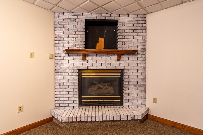 Cozy fireplace - 414 Elm St