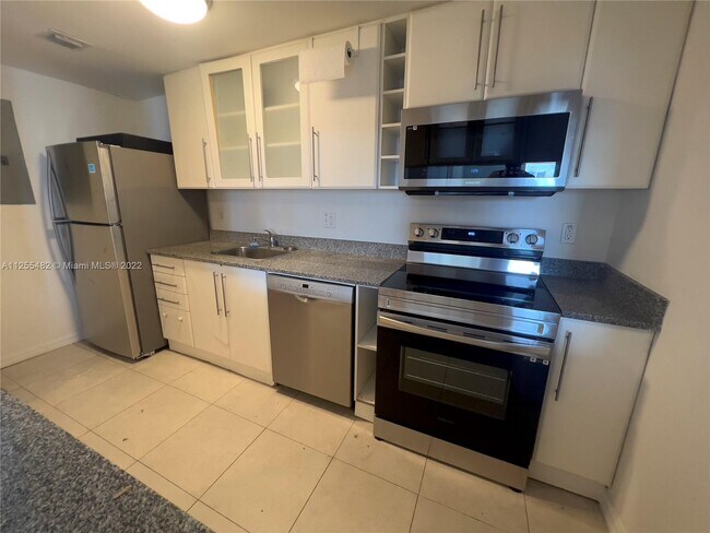 Foto del edificio - 275 NE 18th St