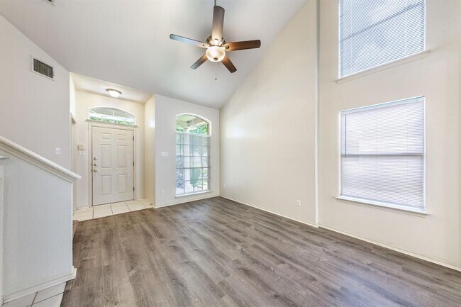 Building Photo - 809 House Creek Dr