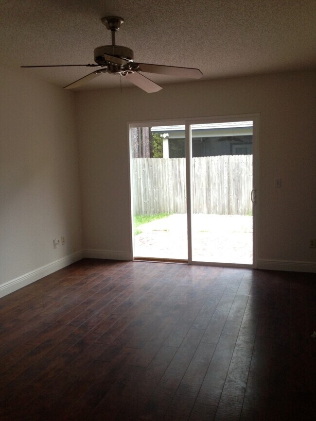 Foto del edificio - Beautifully Upgraded 3 BR Home in Hidden L...