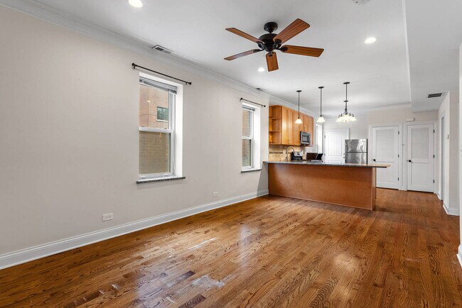 Building Photo - 2117 W Irving Park Rd