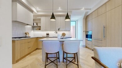 Building Photo - 82 Gough Av