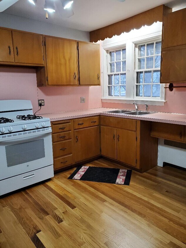 kitchen - 626 S Main St