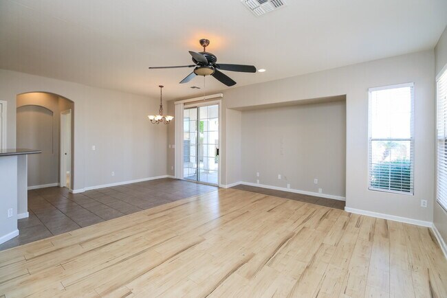 Building Photo - 400 N Eucalyptus Pl