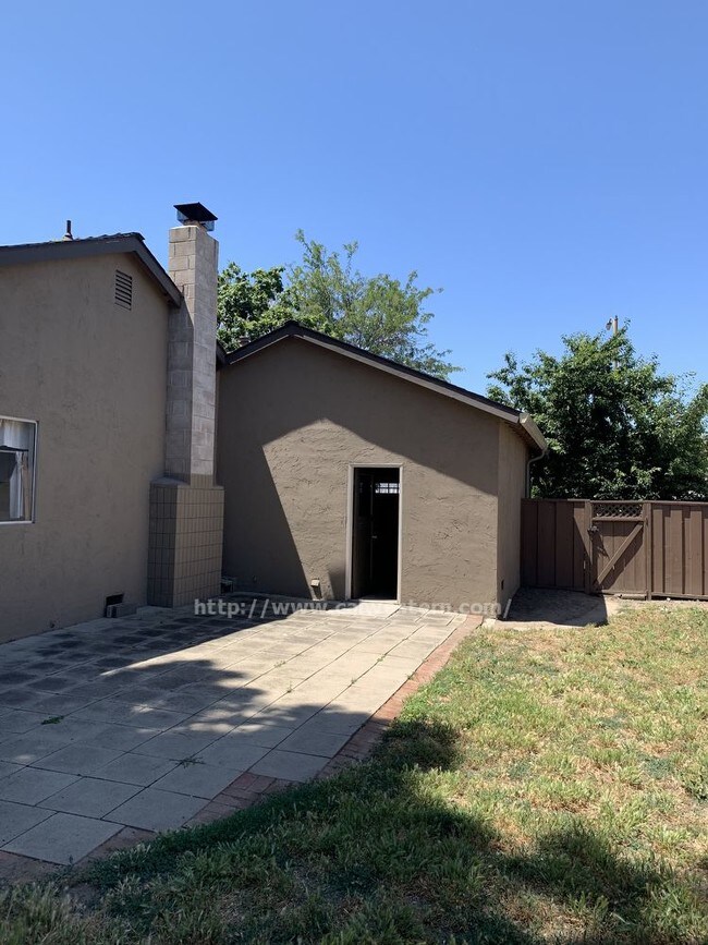 Building Photo - 1288 Donohue Dr