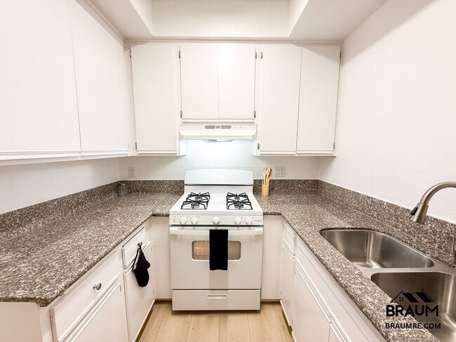 Building Photo - 11459 Collins St