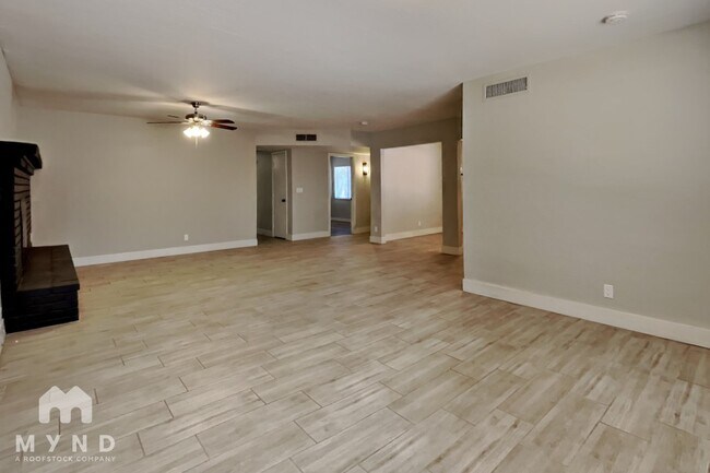 Building Photo - 4561 W Boca Raton Rd