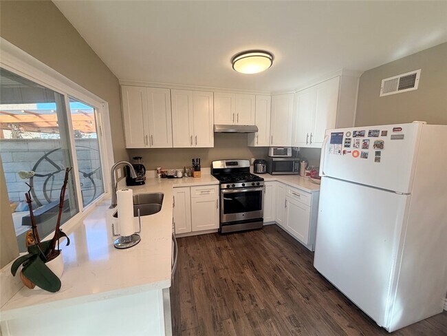 Foto del edificio - 1149 Barston Ave