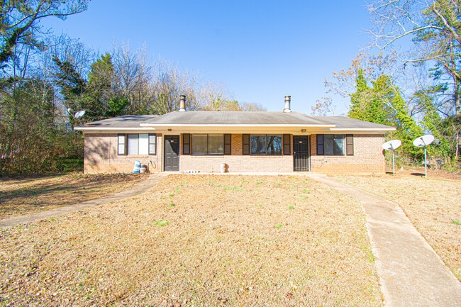 Building Photo - 195 Pamela Dr