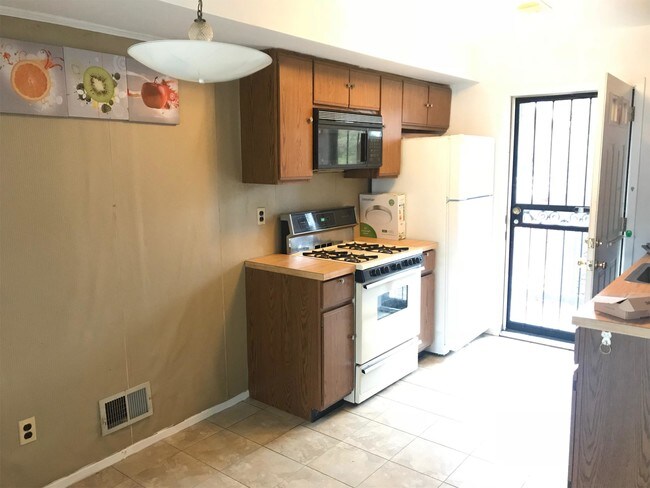 Building Photo - 449 Hylan Blvd
