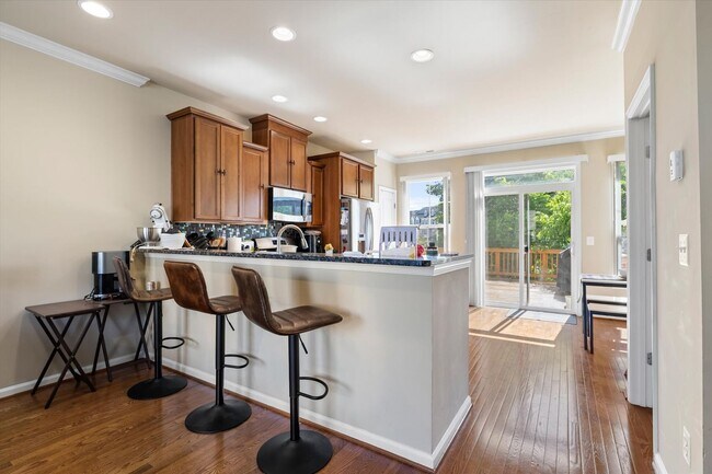 Foto del edificio - 3-Level Townhome in Woodstream!