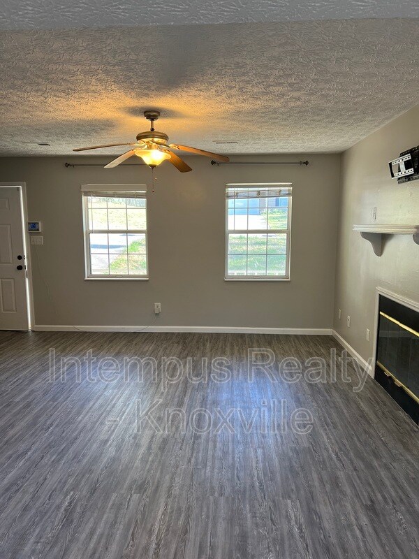 Foto del edificio - 6014 Waterbury Ln