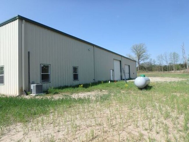 Building Photo - 1620 Co Rd 409