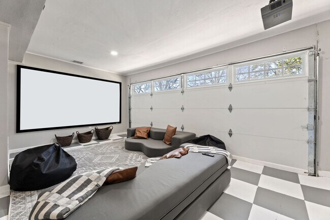 Foto del edificio - 9123 Kerr Dr