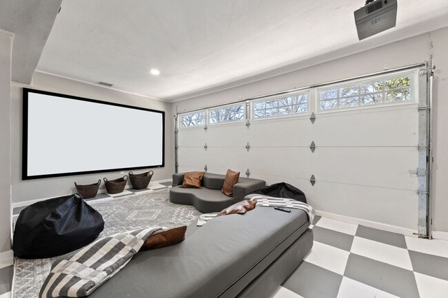 Building Photo - 9123 Kerr Dr