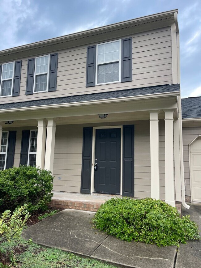 Building Photo - Beautiful, updated 3br 2.5 ba home with ga...