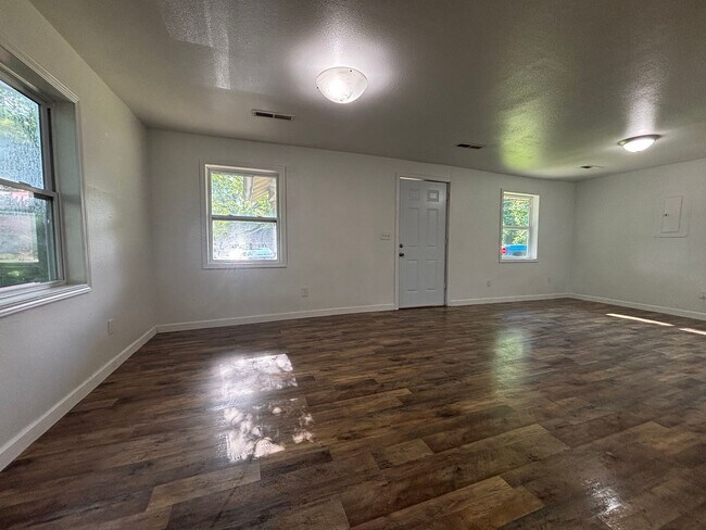 Foto del edificio - Cute 3 bedroom 1 bath home available now!