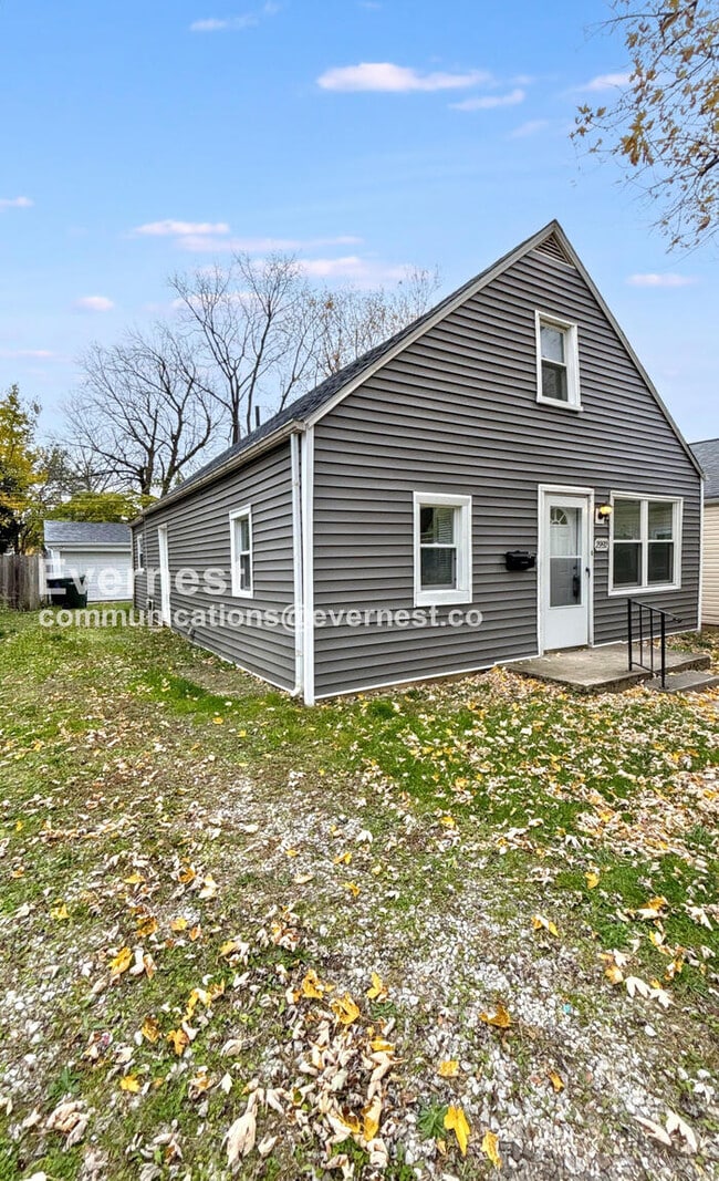 Building Photo - 2992 Pontiac St