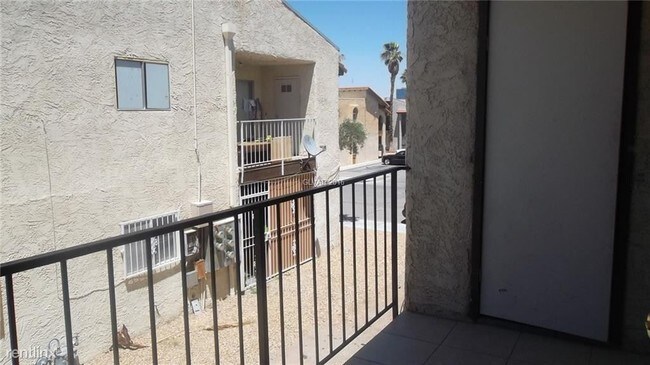 Foto del edificio - 2 br, 2 bath 4plex - 3629 Van Dyke Ave Apt D