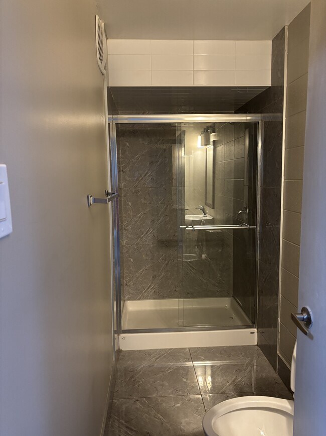 Photo du bâtiment - 3511-3118 118 Ave NW