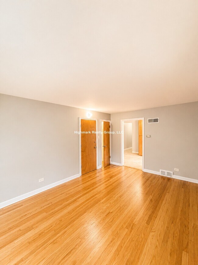 Foto del edificio - 8242 Kilpatrick Ave