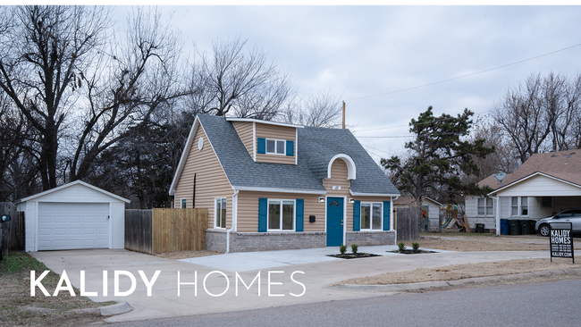 Photo - 15 S Walnut St House